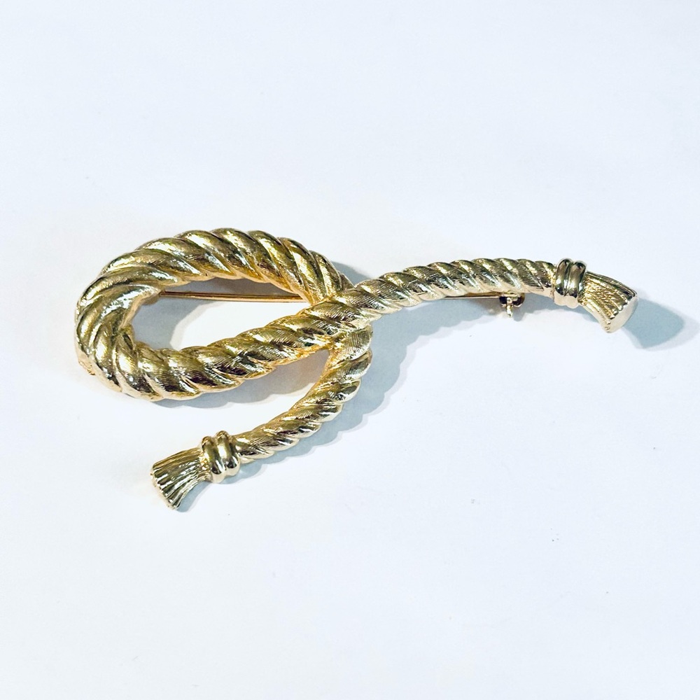 Vintage Gold-tone Rope Brooch